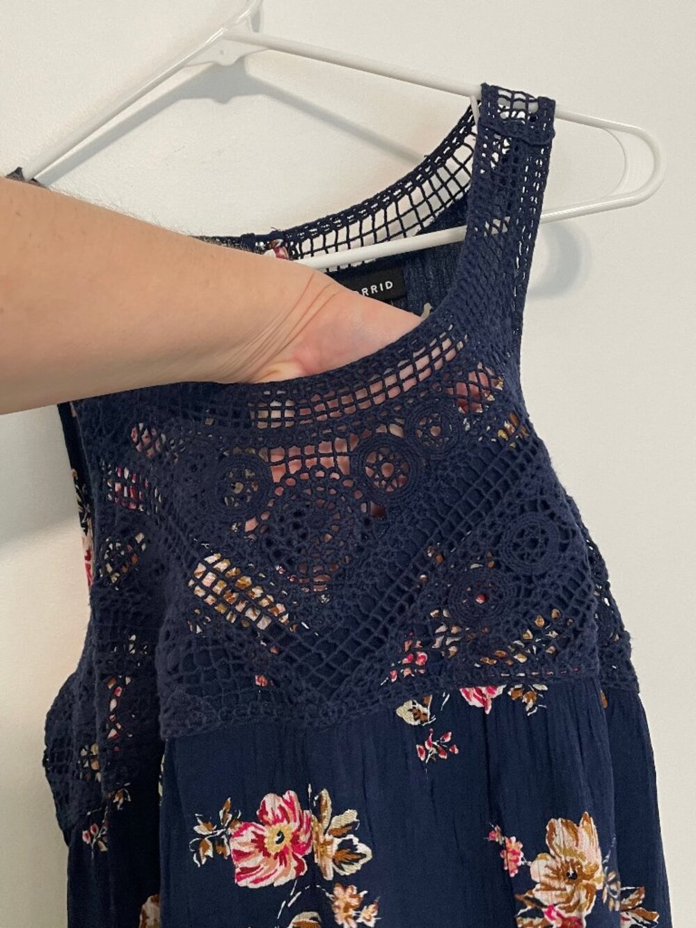 TORRID 2 Plus Size Floral Crochet Gauze Tank Navy Blue Pink Brown Boho Blouse 2X - Picture 4 of 16